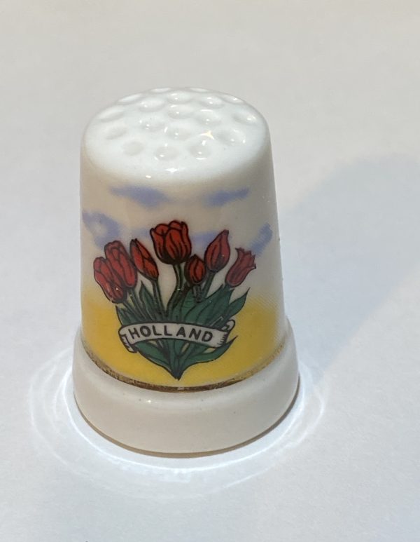 Holland Red Tulips Souvenir Porcelain Thimble - Thimblelina.com