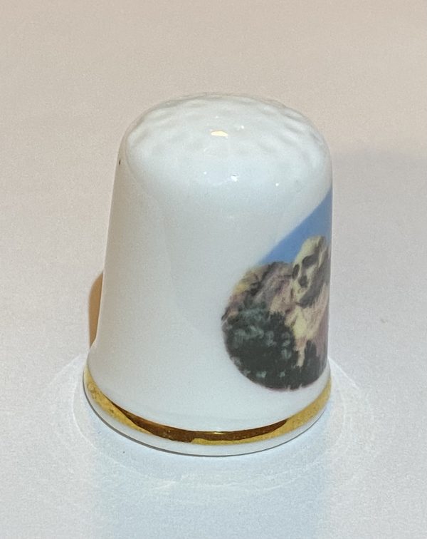 Mount Rushmore Fine Bone China Souvenir Thimble - Thimblelina.com