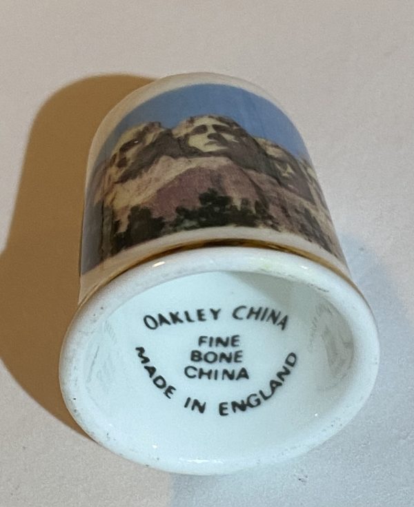 Mount Rushmore Fine Bone China Souvenir Thimble - Thimblelina.com