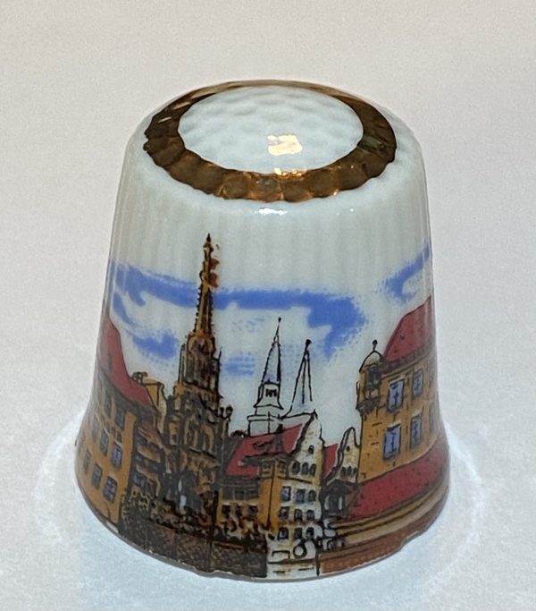 Nurnberg Germany Reutter Porcelain Thimble - Thimblelina.com
