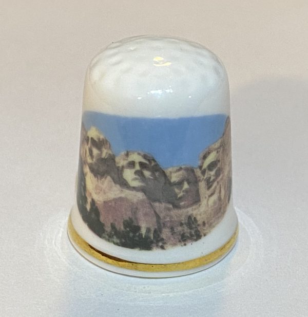 Mount Rushmore Fine Bone China Souvenir Thimble - Thimblelina.com
